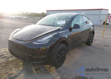 2022 Tesla Model Y Long Range Dual Motor All-Wheel Drive z USA, uszkodzony, nr VIN 7SAYGAEE8NF428841